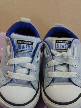 Converse Kids Low-Top Sneakers in Light Blue and White
